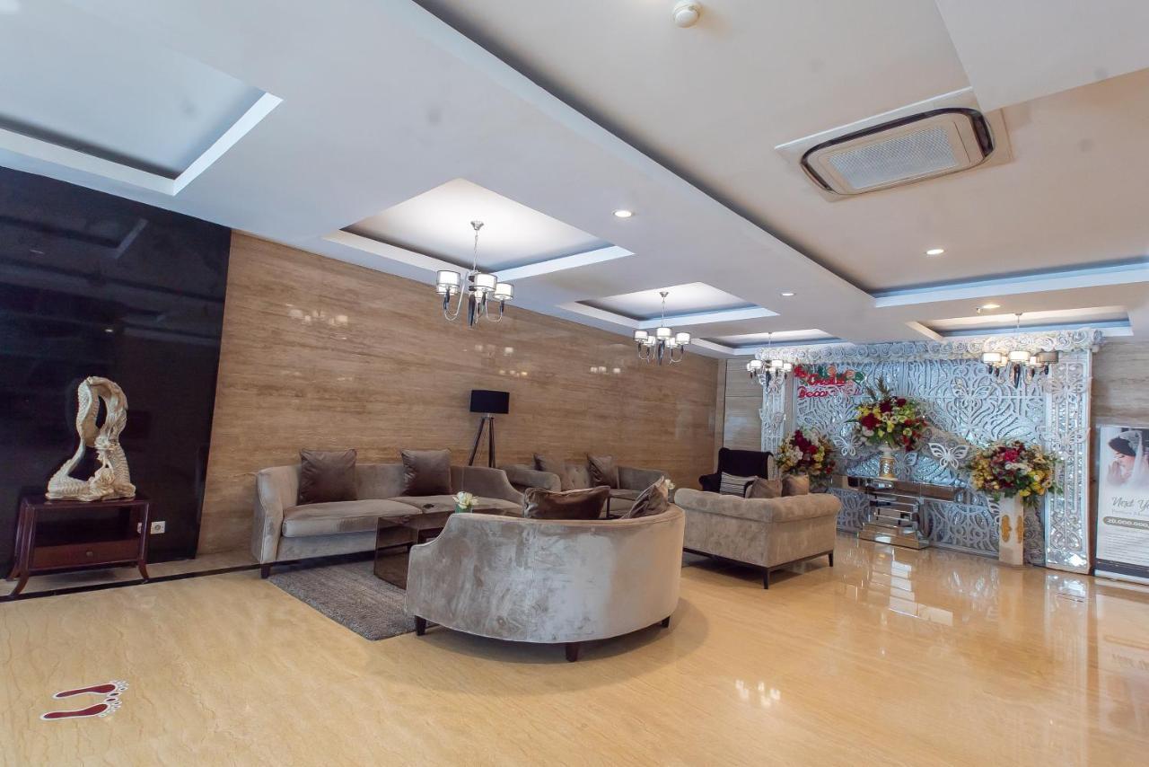 皇家雷根特里斯森达纳前皇家辛戈萨里酒店 泗水 外观 照片