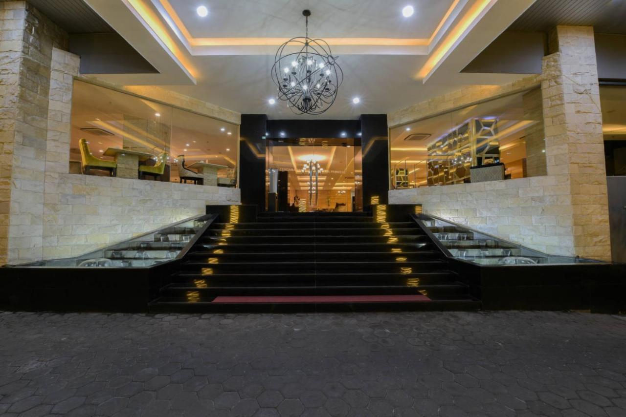 皇家雷根特里斯森达纳前皇家辛戈萨里酒店 泗水 外观 照片