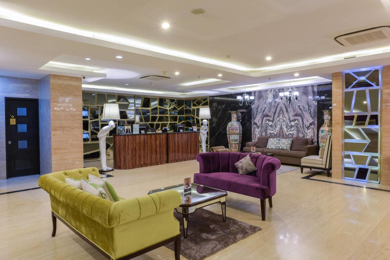 皇家雷根特里斯森达纳前皇家辛戈萨里酒店 泗水 外观 照片